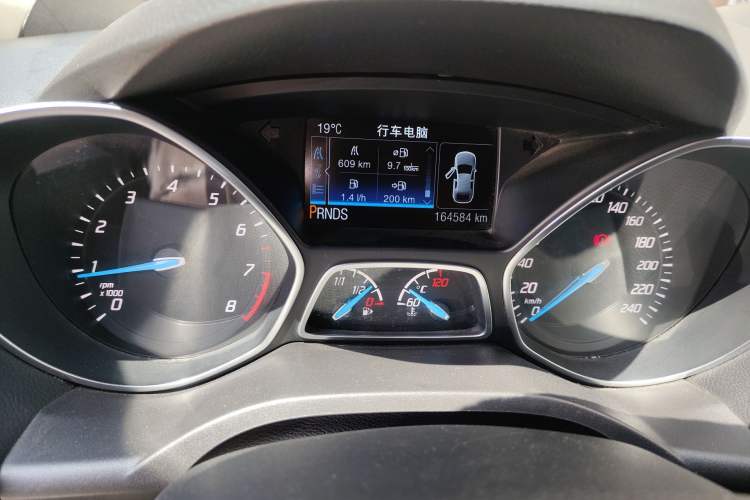 Used Ford Kuga 2015 2.0L GTDi Four-Wheel Drive Elite Model Odometer Close Up