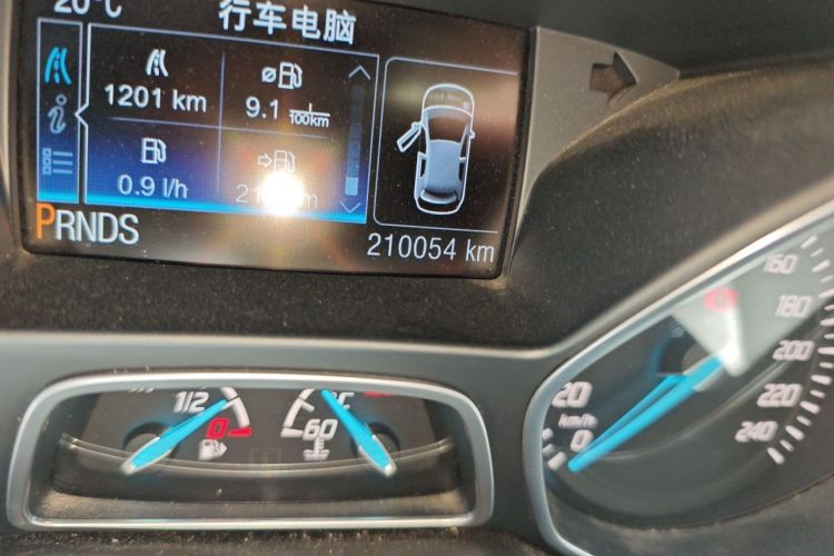 Used Ford Kuga 2015 1.5L GTDi Four-Wheel-Drive Elite Model Odometer Close Up
