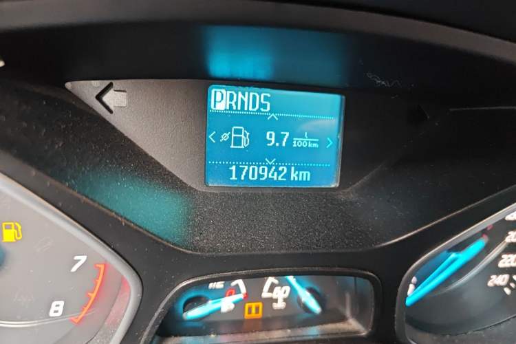 Used Ford Kuga 2015 1.5L GTDi Two-Wheel-Drive Comfort Model Odometer Close Up