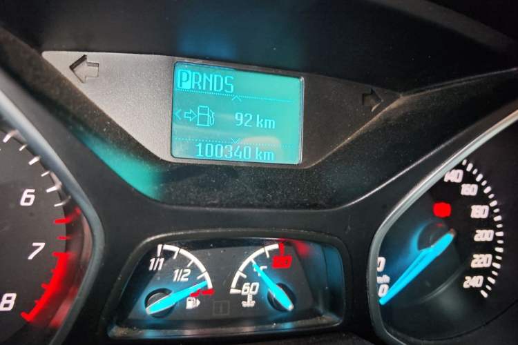 Used Ford Kuga 2015 1.5L GTDi Two-Wheel-Drive Comfort Model Odometer Close Up