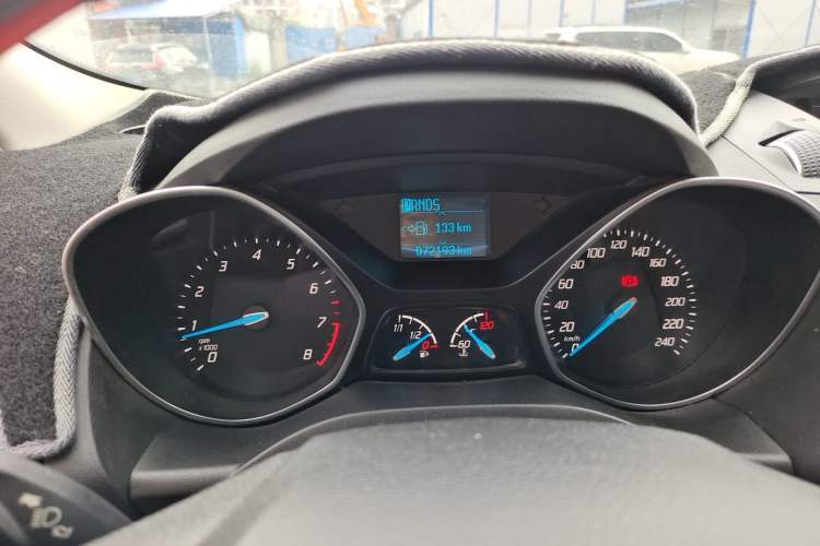 Used Ford Kuga 2015 1.5L GTDi Two-Wheel-Drive Comfort Model Odometer Close Up