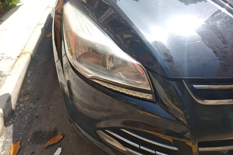 Used Ford Kuga 2015 1.5L GTDi Four-Wheel-Drive Elite Model Right Front Headlight