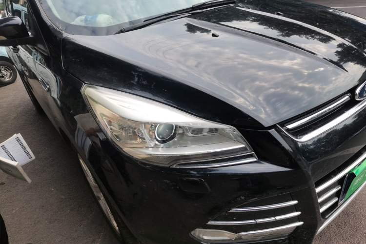 Used Ford Kuga 2015 2.0L GTDi Four-Wheel-Drive Sport Model Right Front Headlight