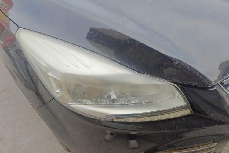 Used Ford Kuga 2015 1.5L GTDi Two-Wheel-Drive Comfort Model Right Front Headlight
