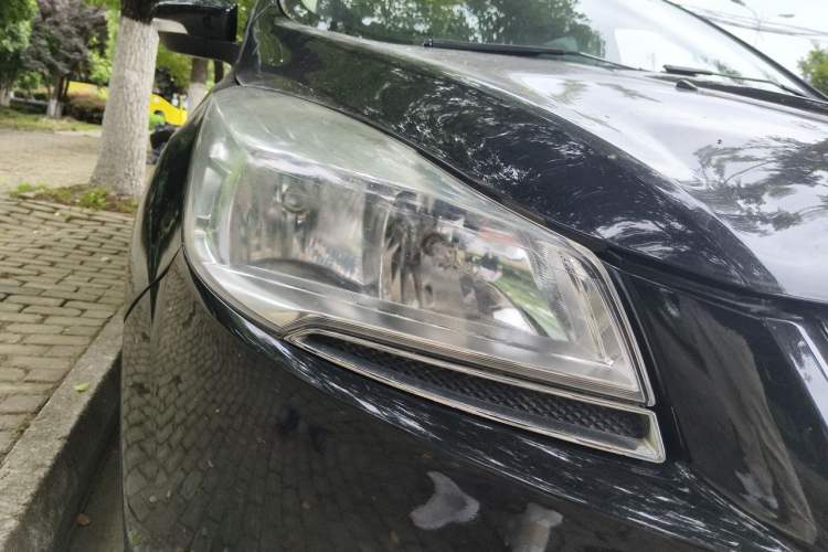Used Ford Kuga 2015 1.5L GTDi Two-Wheel-Drive Comfort Model Right Front Headlight