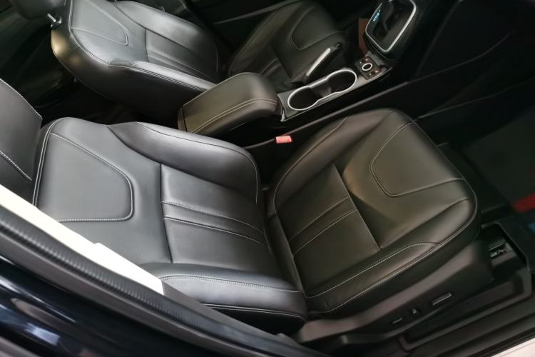 Used Ford Kuga 2015 2.0L GTDi Four-Wheel-Drive Sport Model Right Front Seat