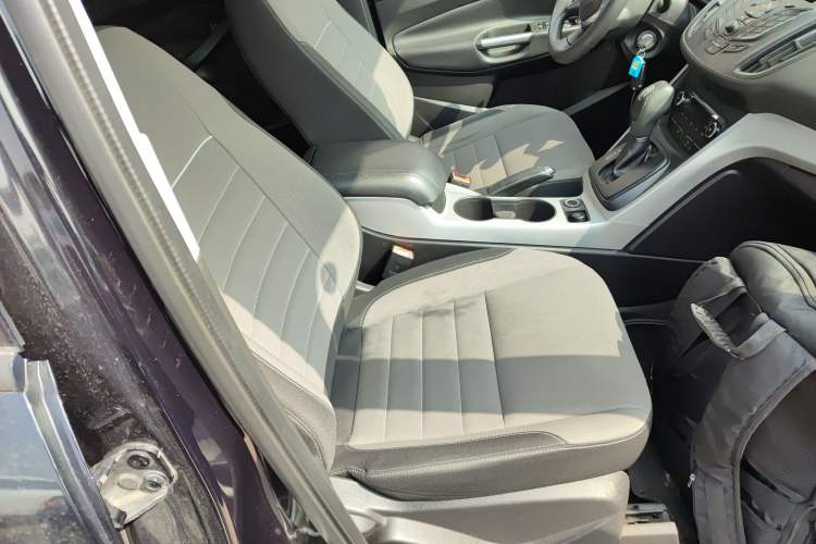 Used Ford Kuga 2015 1.5L GTDi Two-Wheel-Drive Comfort Model Right Front Seat
