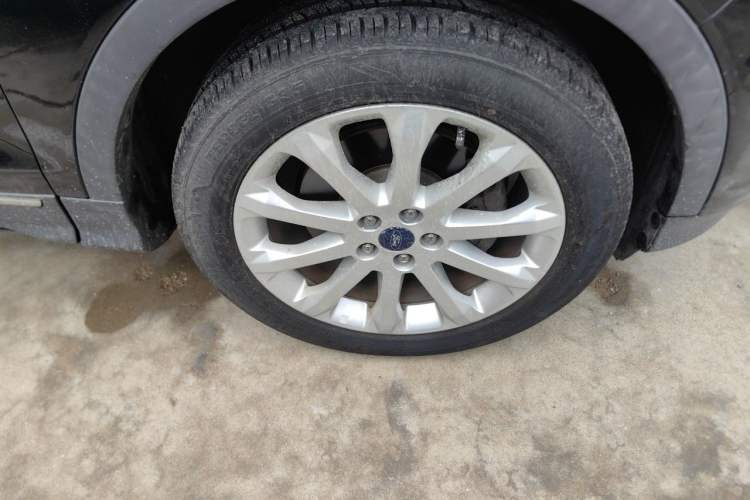Used Ford Kuga 2015 1.5L GTDi Four-Wheel-Drive Elite Model Right Front Wheel Hub