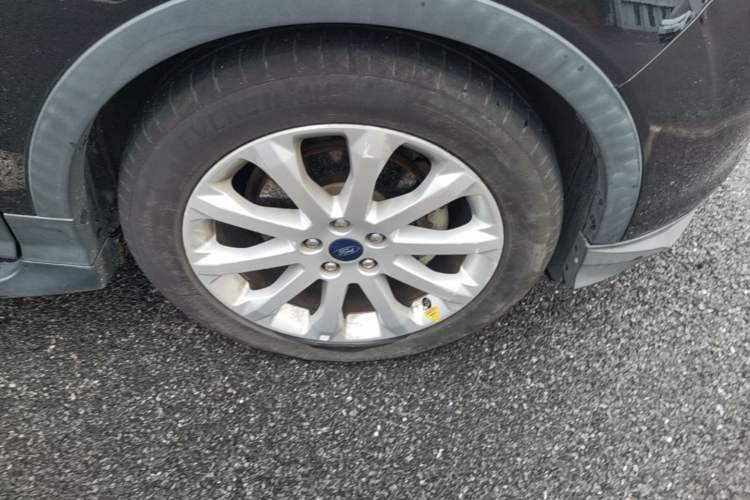 Used Ford Kuga 2015 1.5L GTDi Two-Wheel Drive Fashion Edition Right Front Wheel Hub
