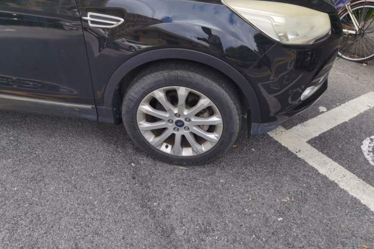 Used Ford Kuga 2015 1.5L GTDi Four-Wheel-Drive Elite Model Right Front Wheel Hub