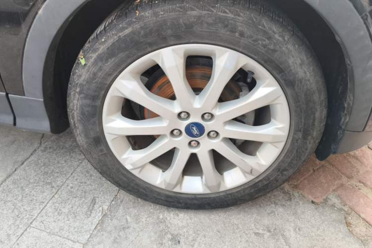 Used Ford Kuga 2015 1.5L GTDi Two-Wheel-Drive Comfort Model Right Front Wheel Hub