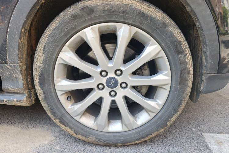 Used Ford Kuga 2015 1.5L GTDi Four-Wheel-Drive Elite Model Right Front Wheel Hub