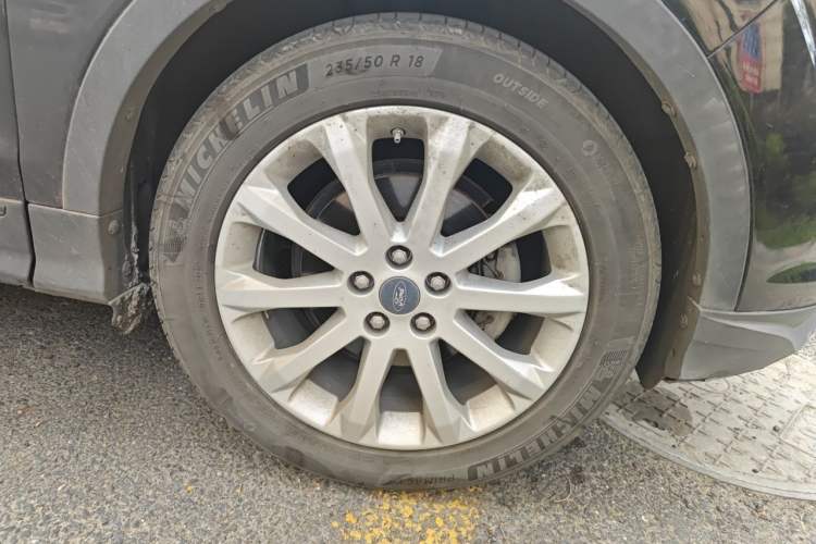 Used Ford Kuga 2015 1.5L GTDi Two-Wheel-Drive Comfort Model Right Front Wheel Hub