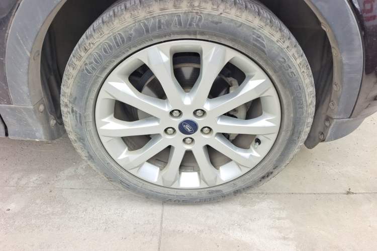 Used Ford Kuga 2015 1.5L GTDi Two-Wheel-Drive Comfort Model Right Front Wheel Hub