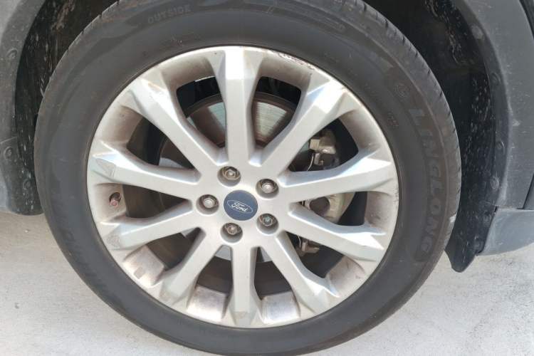Used Ford Kuga 2015 1.5L GTDi Four-Wheel-Drive Elite Model Right Front Wheel Hub
