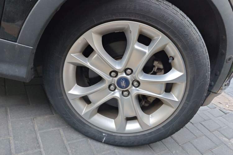 Used Ford Kuga 2015 2.0L GTDi Four-Wheel-Drive Sport Model Right Front Wheel Hub
