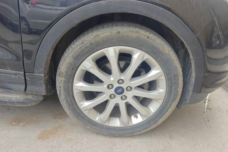 Used Ford Kuga 2015 1.5L GTDi Two-Wheel-Drive Comfort Model Right Front Wheel Hub