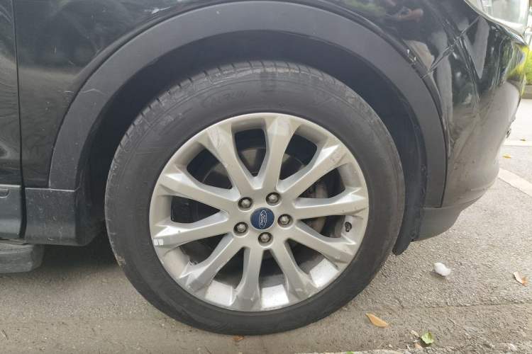 Used Ford Kuga 2015 1.5L GTDi Two-Wheel-Drive Comfort Model Right Front Wheel Hub