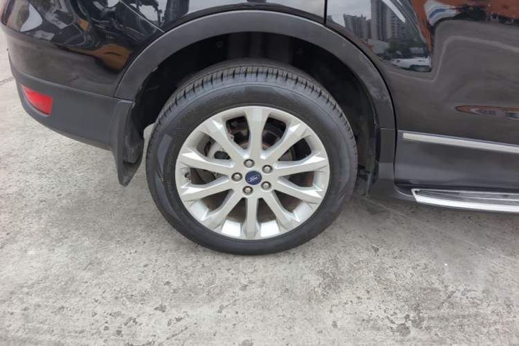 Used Ford Kuga 2015 2.0L GTDi Four-Wheel Drive Prestige Model Right Rear Wheel Hub