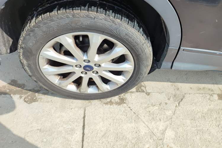Used Ford Kuga 2015 1.5L GTDi Two-Wheel-Drive Comfort Model Right Rear Wheel Hub