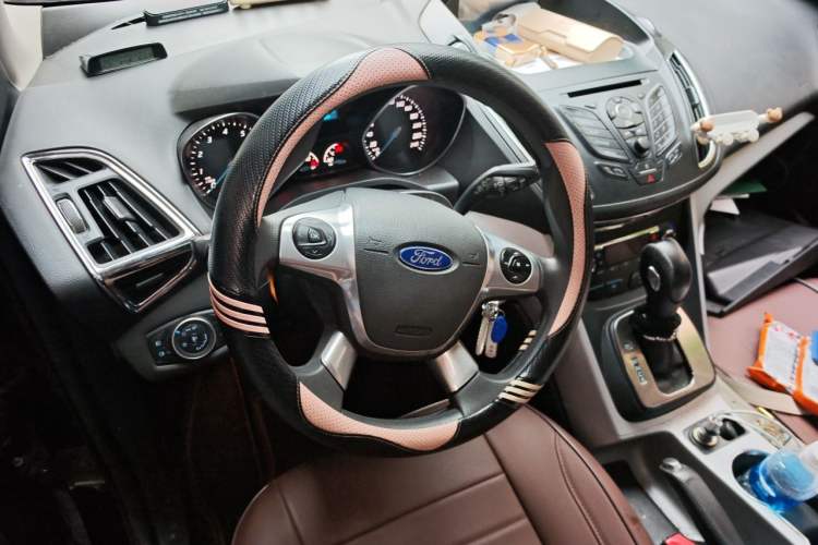 Used Ford Kuga 2015 1.5L GTDi Two-Wheel-Drive Comfort Model Steering Wheel