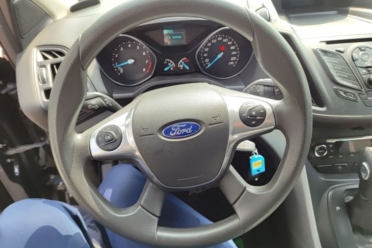 Used Ford Kuga 2015 1.5L GTDi Two-Wheel-Drive Comfort Model Steering Wheel