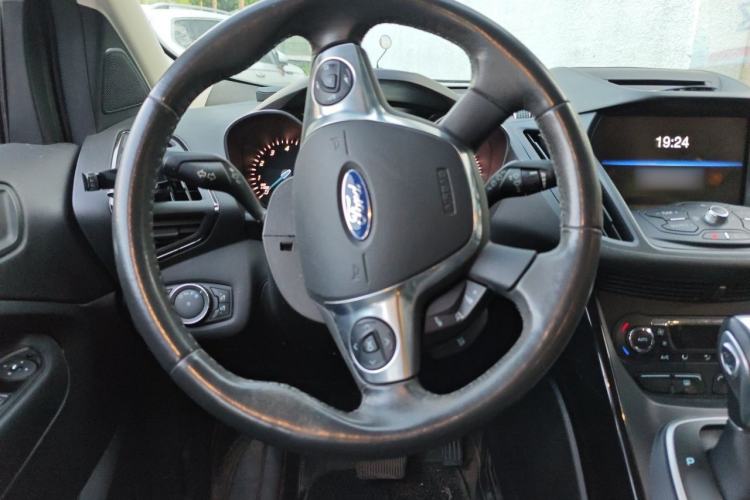 Used Ford Kuga 2015 2.0L GTDi Four-Wheel-Drive Sport Model Steering Wheel