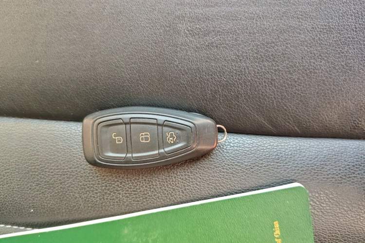 Used Ford Kuga 2015 1.5L GTDi Four-Wheel-Drive Elite Model Vehicle Key