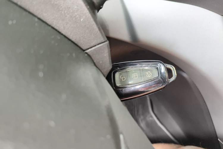 Used Ford Kuga 2015 1.5L GTDi Two-Wheel-Drive Comfort Model Vehicle Key