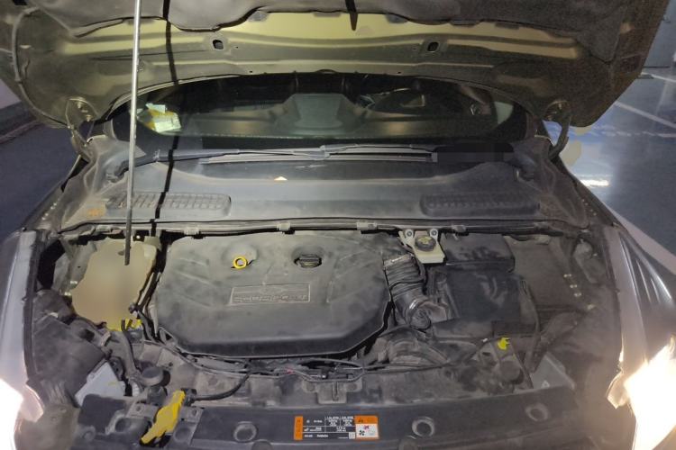 Used Ford Kuga 2015 2.0L GTDi Four-Wheel-Drive Sport Model Engine Bay