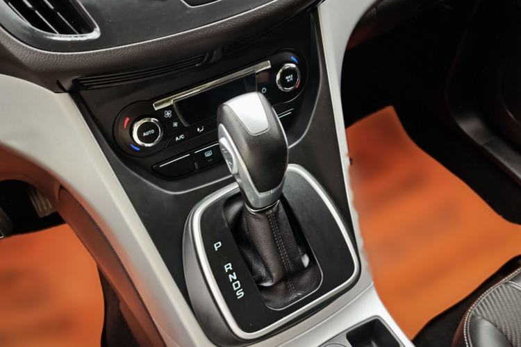 Used Ford Kuga 2015 1.5L GTDi Two-Wheel Drive Fashion Edition Interior 4