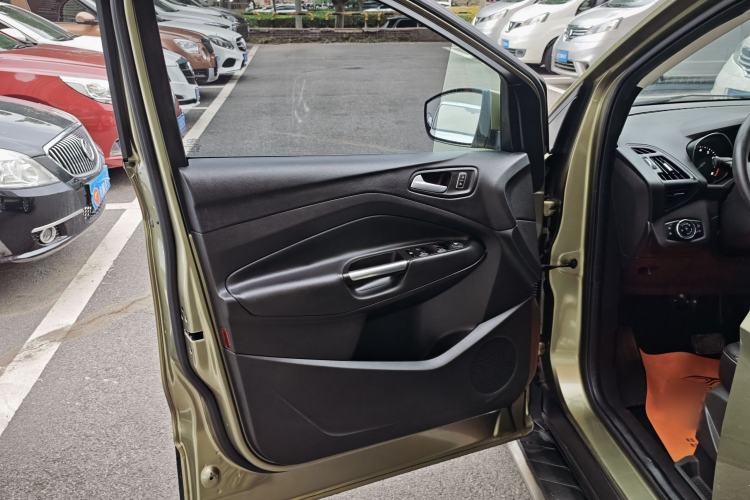 Used Ford Kuga 2015 1.5L GTDi Two-Wheel Drive Fashion Edition Interior 8