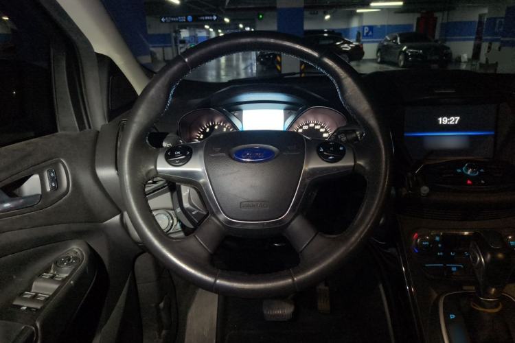 Used Ford Kuga 2015 2.0L GTDi Four-Wheel-Drive Sport Model Steering Wheel