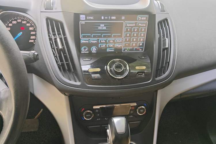 Used Ford Kuga 2015 1.5L GTDi Two-Wheel Drive Fashion Edition Audio And AC Panel