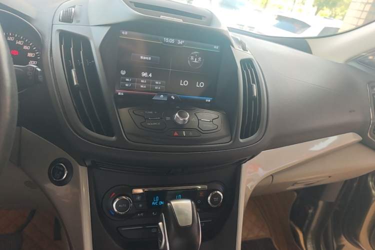 Used Ford Kuga 2015 1.5L GTDi Four-Wheel-Drive Elite Model Audio And AC Panel