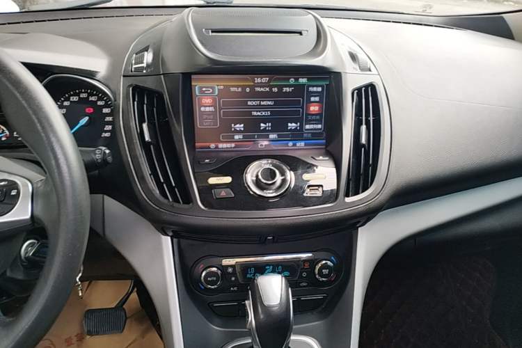 Used Ford Kuga 2015 1.5L GTDi Two-Wheel Drive Fashion Edition Audio And AC Panel