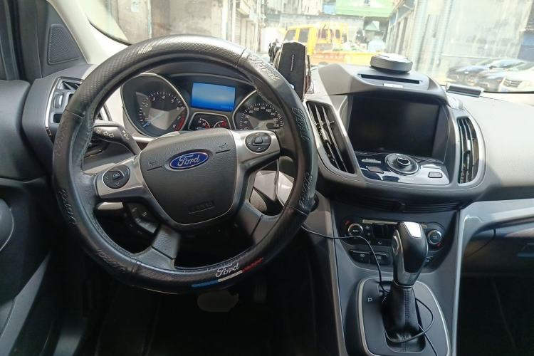Used Ford Kuga 2015 2.0L GTDi Four-Wheel Drive Prestige Model Center Console