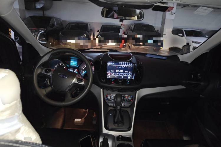 Used Ford Kuga 2015 1.5L GTDi Two-Wheel-Drive Comfort Model Center Console
