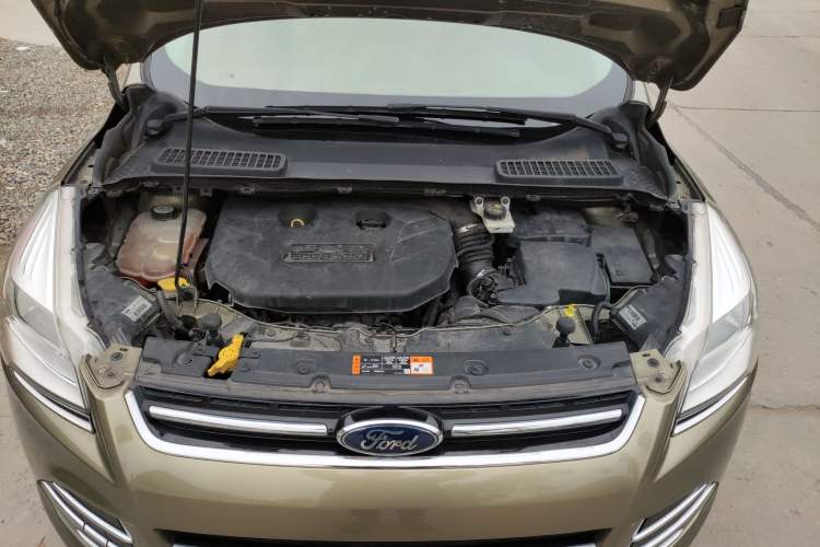 Used Ford Kuga 2015 2.0L GTDi Four-Wheel Drive Elite Model Engine Bay