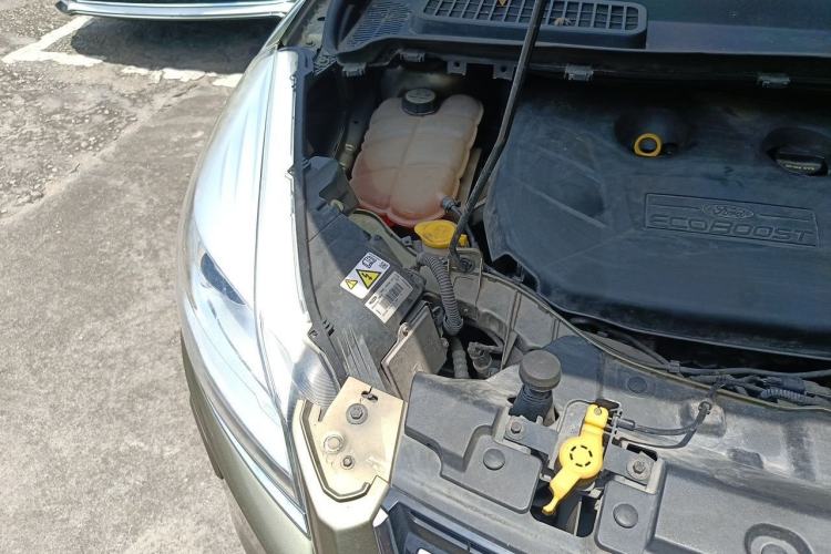 Used Ford Kuga 2015 2.0L GTDi Four-Wheel Drive Prestige Model Engine Bay Right