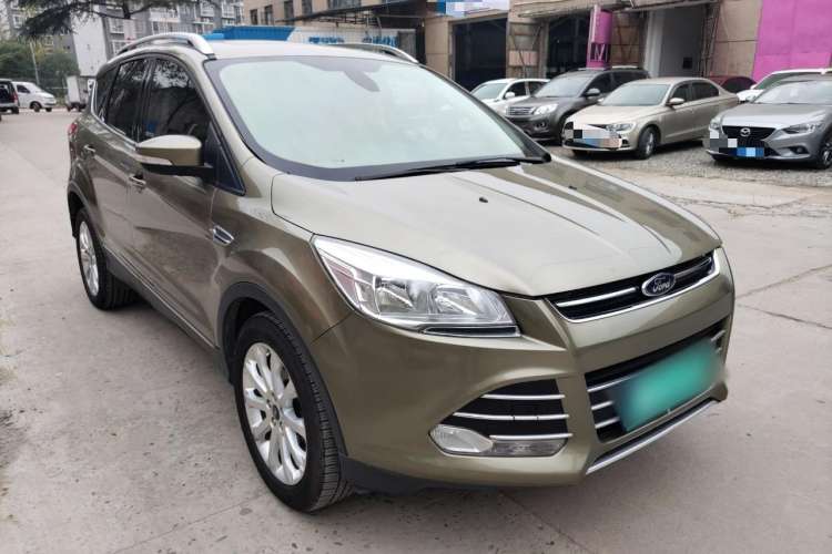 Used Ford Kuga 2015 2.0L GTDi Four-Wheel Drive Elite Model Front Right 45 Deg