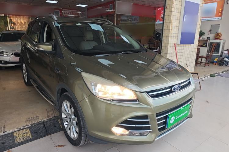 Used Ford Kuga 2015 1.5L GTDi Four-Wheel-Drive Elite Model Front Right 45 Deg