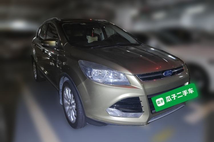 Used Ford Kuga 2015 1.5L GTDi Two-Wheel-Drive Comfort Model Front Right 45 Deg