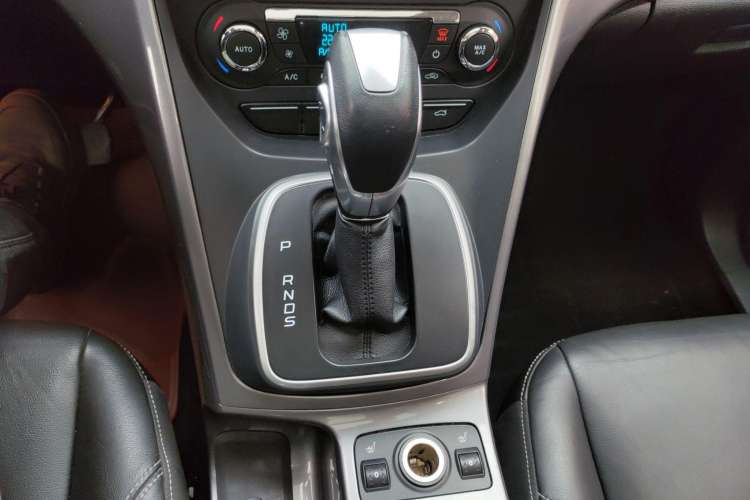 Used Ford Kuga 2015 2.0L GTDi Four-Wheel Drive Elite Model Gear Lever