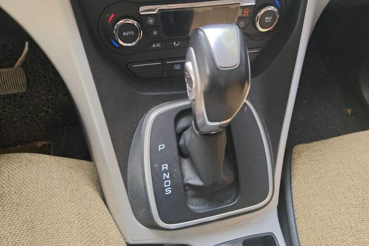 Used Ford Kuga 2015 1.5L GTDi Two-Wheel Drive Fashion Edition Gear Lever