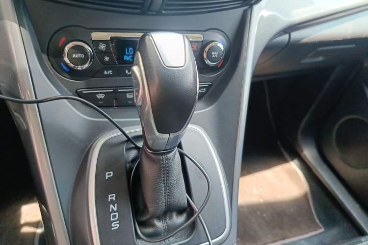 Used Ford Kuga 2015 2.0L GTDi Four-Wheel Drive Prestige Model Gear Lever