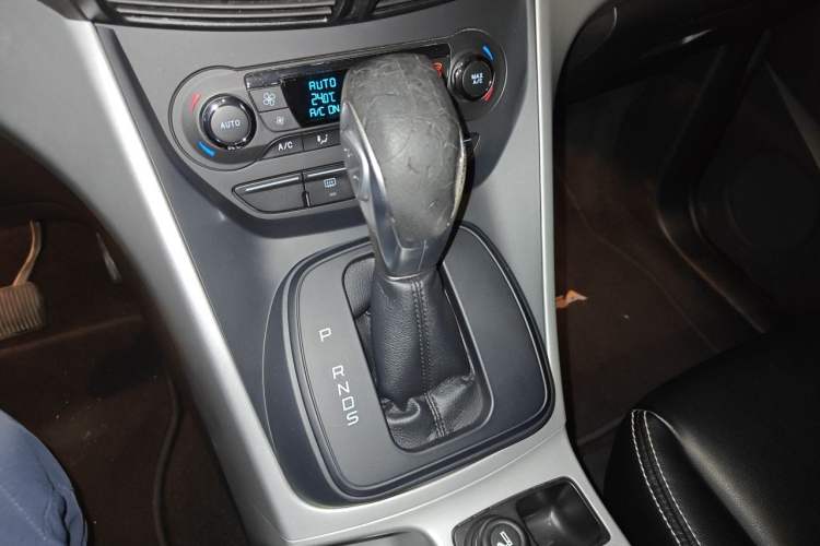 Used Ford Kuga 2015 1.5L GTDi Two-Wheel-Drive Comfort Model Gear Lever