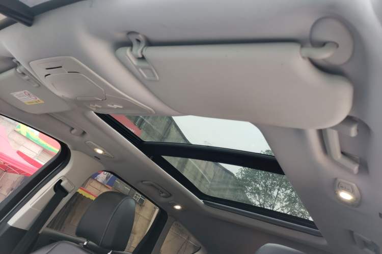 Used Ford Kuga 2015 2.0L GTDi Four-Wheel Drive Elite Model Headliner