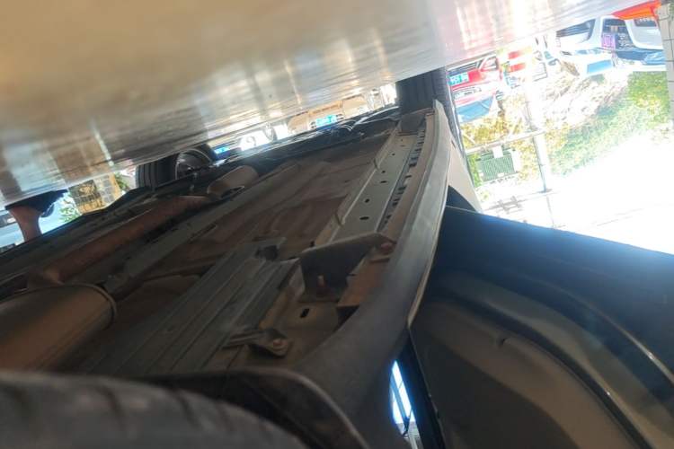 Used Ford Kuga 2015 1.5L GTDi Four-Wheel-Drive Elite Model Left Side Sill