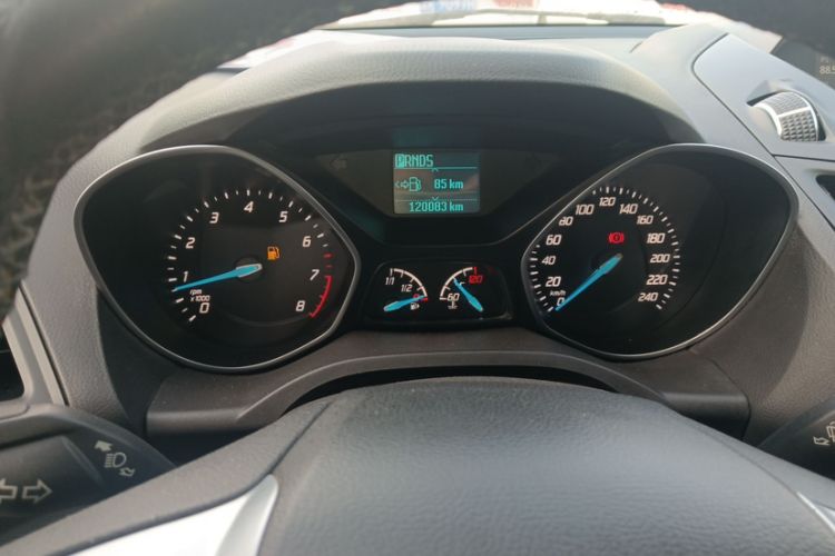 Used Ford Kuga 2015 1.5L GTDi Two-Wheel-Drive Comfort Model Odometer Close Up